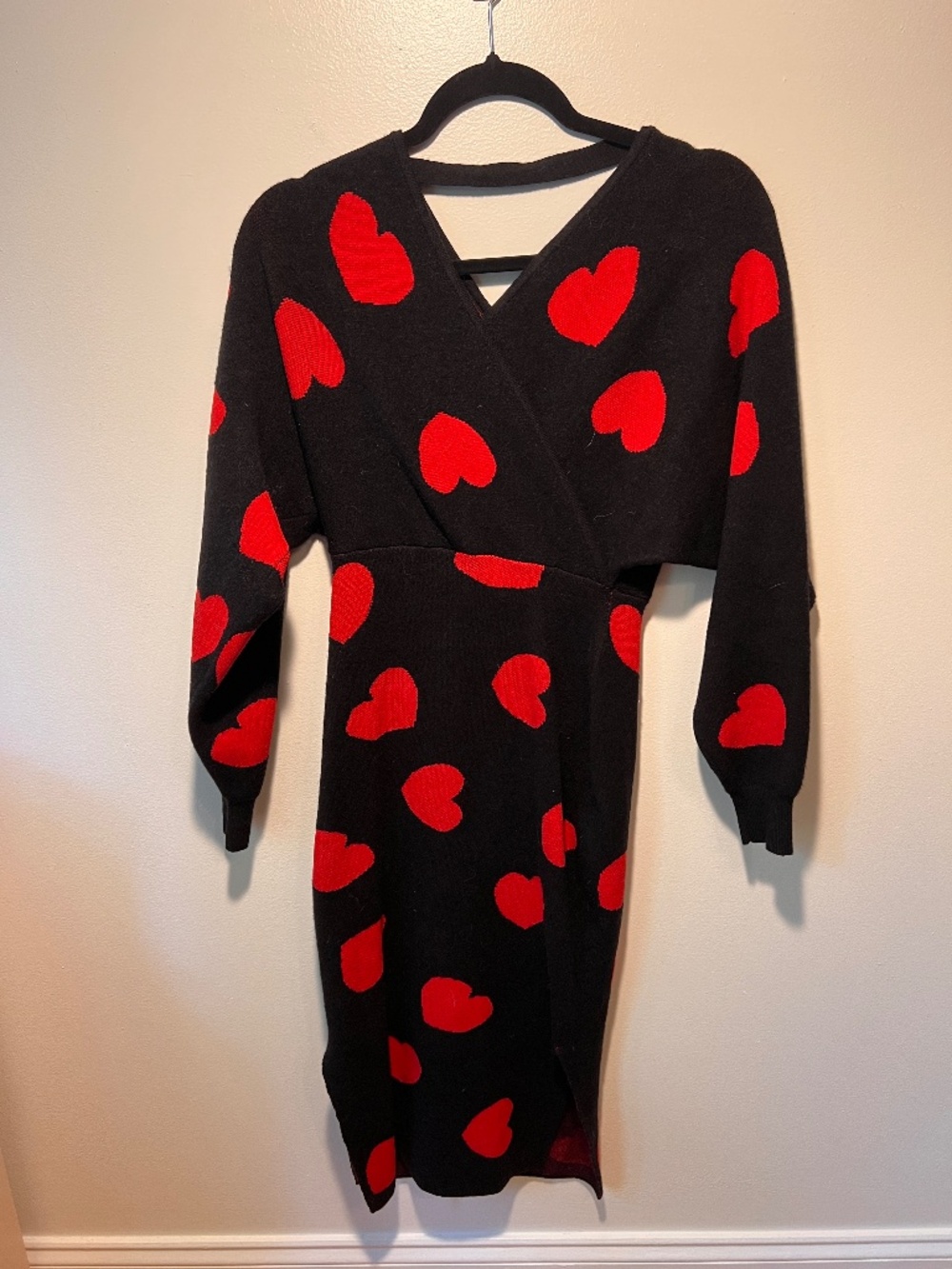 Black Midi Long Sleeve Sweater Dress with Red Heart Print & V-Neck | Size S